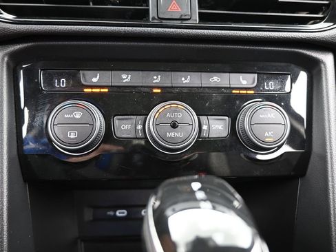 Used 2022 Volkswagen Taos SEL w/ Panoramic Sunroof Package image 25