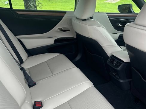 Used 2025 Lexus ES 350 w/ Premium Package FWD image 20
