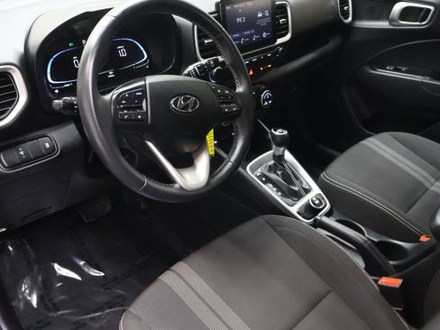 Used 2023 Hyundai Venue SEL image 18