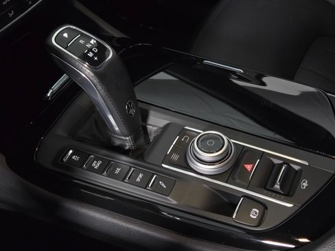 Used 2019 Maserati Levante AWD/4WD image 31
