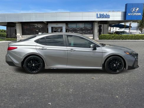 Used 2025 Toyota Camry SE w/ Convenience Package FWD image 9