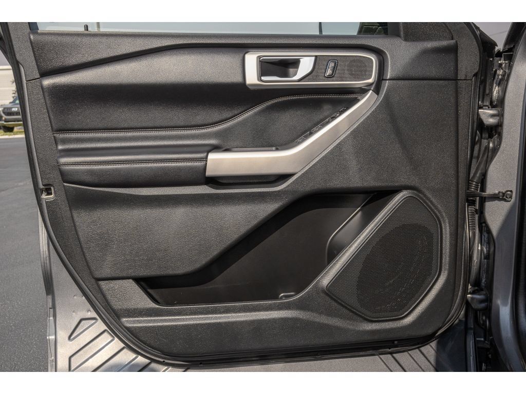 Used 2022 Ford Explorer XLT w/ Equipment Group 202A AWD/4WD image 20