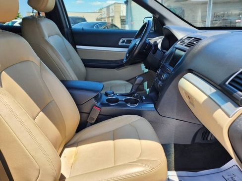 Used 2016 Ford Explorer XLT w/ Equipment Group 202A AWD/4WD image 20