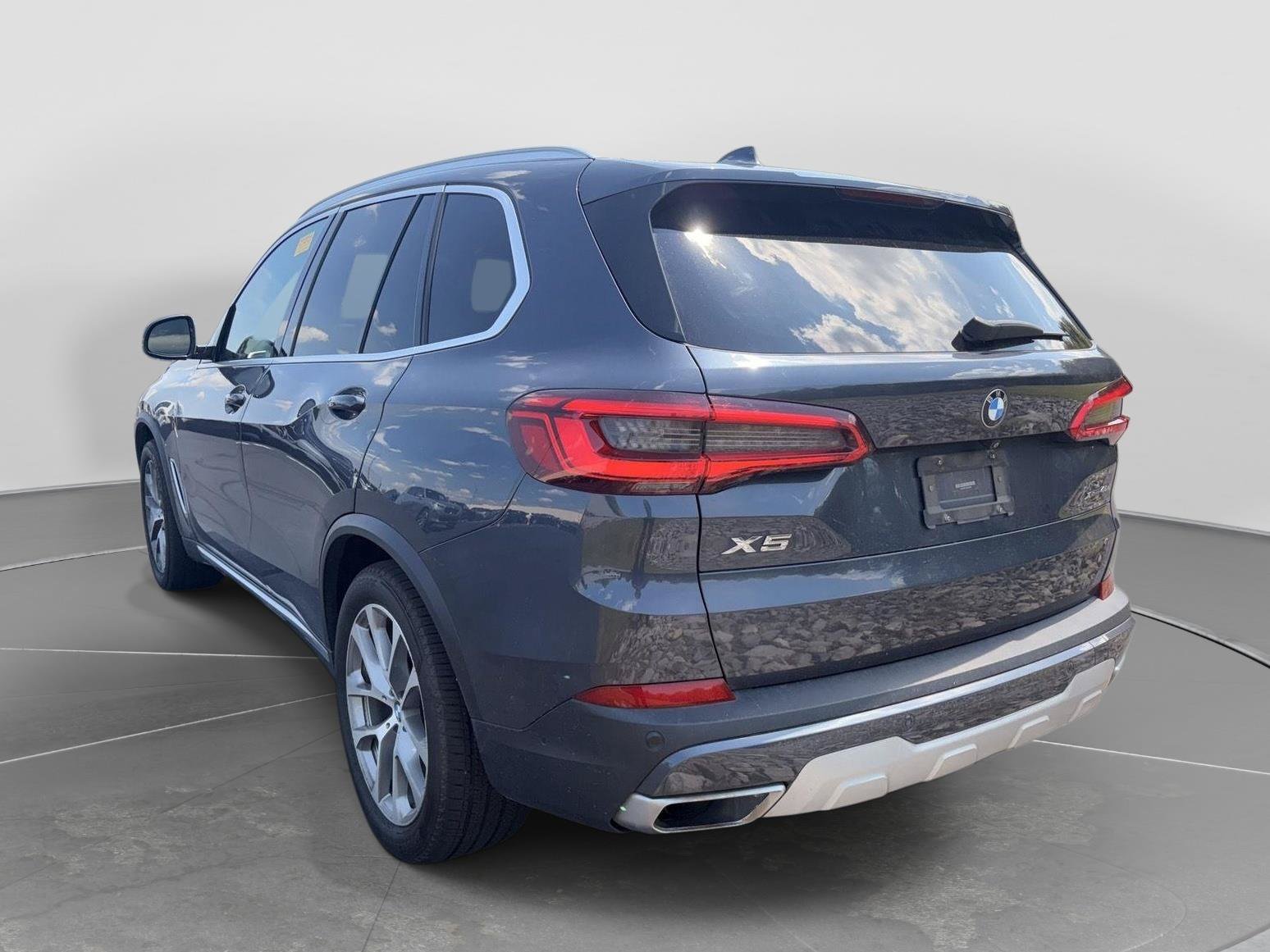 Used 2019 BMW X5 xDrive40i w/ Convenience Package AWD/4WD image 2