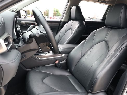 Used 2024 Toyota Highlander Limited AWD/4WD image 30