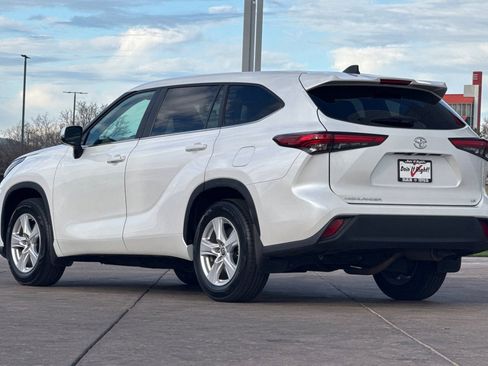 Certified 2023 Toyota Highlander LE image 7