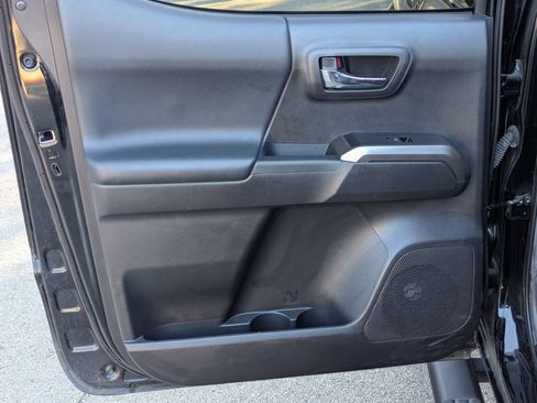 Used 2022 Toyota Tacoma Limited image 16