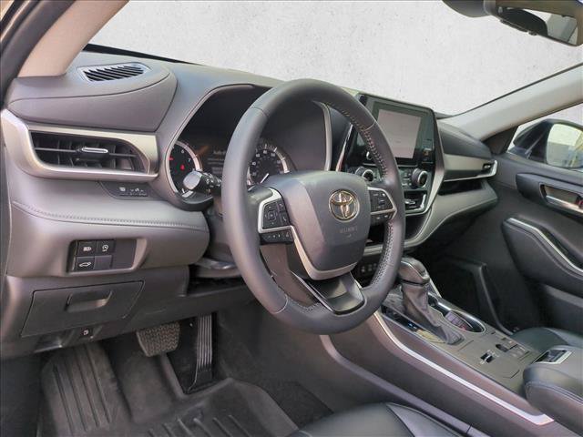 Used 2024 Toyota Highlander XLE FWD image 10