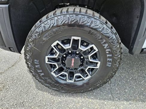 New 2026 GMC Sierra 2500 AT4X w/ LPO, Black Badging Package AWD/4WD image 9