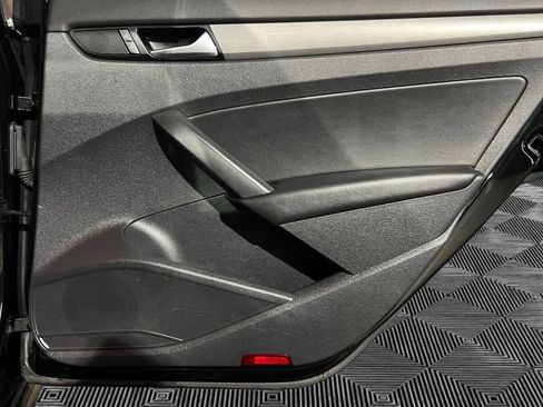 Used 2014 Volkswagen Passat TDI SE image 16