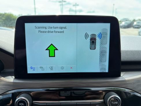 Used 2020 Ford Escape Titanium FWD image 35
