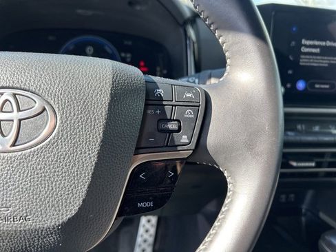 Used 2025 Toyota Camry SE image 19