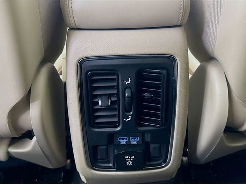 Used 2020 Jeep Grand Cherokee Limited image 31