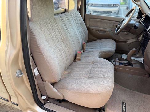 Used 2002 Toyota Tacoma 2WD Regular Cab image 14