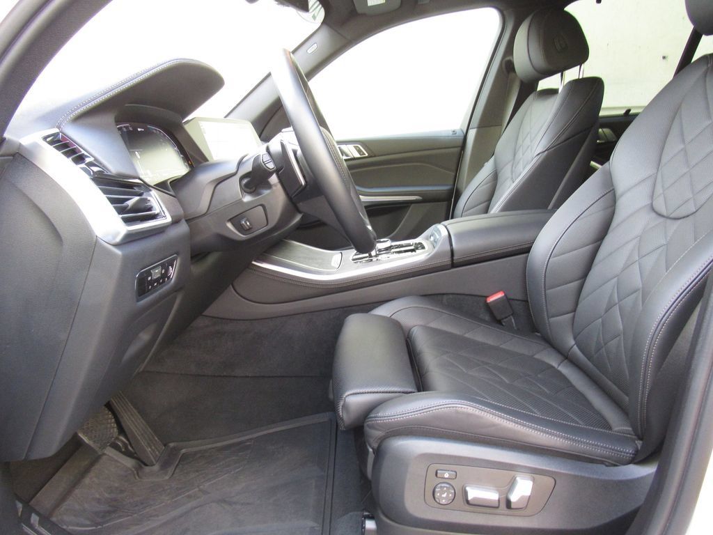 Used 2023 BMW X5 xDrive45e w/ Executive Package AWD/4WD image 12