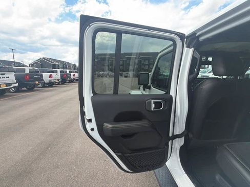 Used 2021 Jeep Wrangler Unlimited Sahara w/ Cold Weather Group AWD/4WD image 18