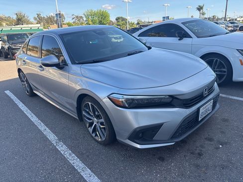Used 2022 Honda Civic Touring image 3