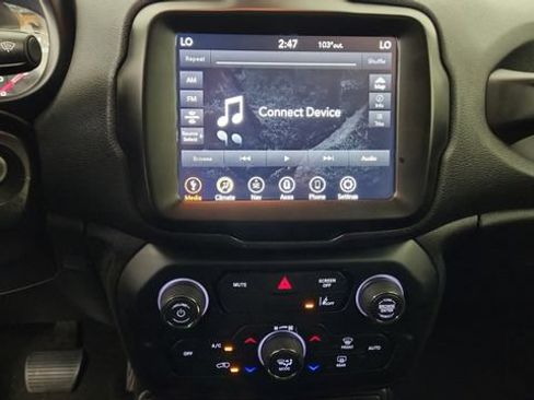 Used 2023 Jeep Renegade Latitude AWD/4WD image 22