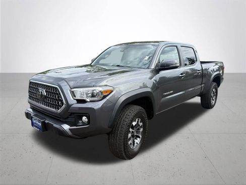 Used 2018 Toyota Tacoma TRD Off-Road AWD/4WD image 2