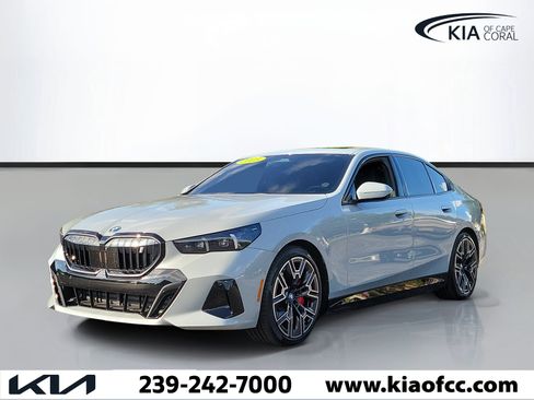 Used 2025 BMW i5 xDrive40 w/ M Sport Package AWD/4WD image 3