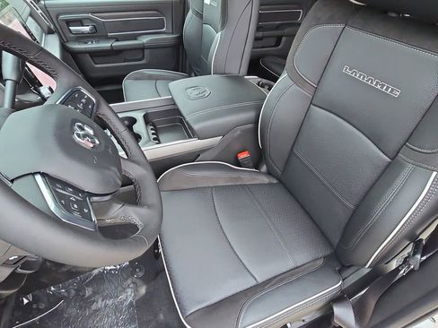 New 2025 RAM 2500 Laramie w/ Night Edition AWD/4WD image 15