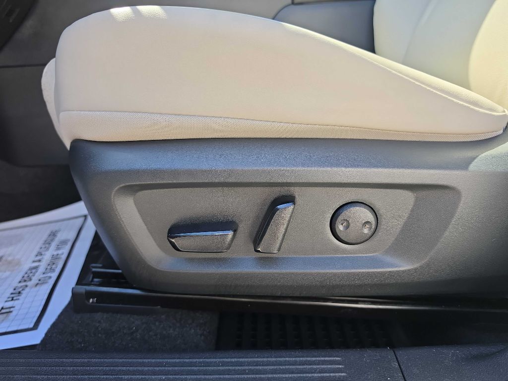 Used 2023 Nissan Rogue SV w/ SV Premium B Package AWD/4WD image 18