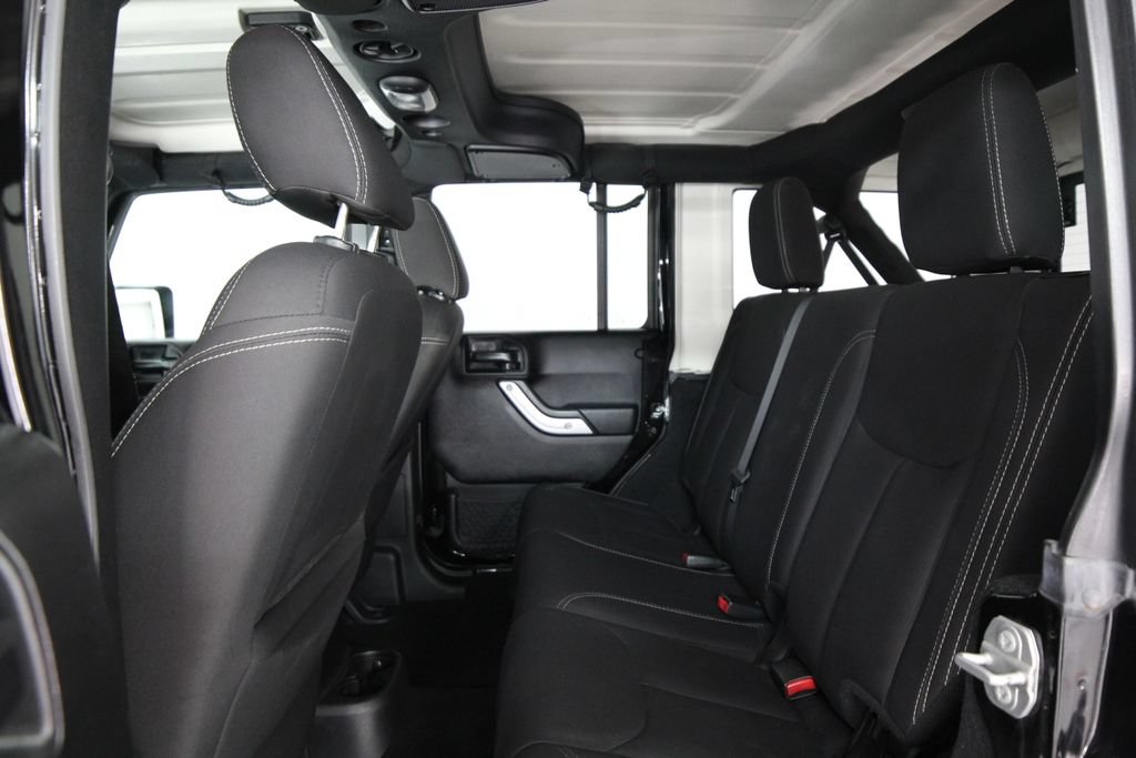 Used 2018 Jeep Wrangler Unlimited Sahara AWD/4WD image 41
