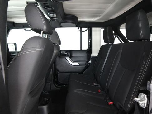 Used 2018 Jeep Wrangler Unlimited Sahara AWD/4WD image 41