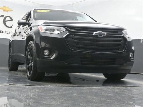 Used 2020 Chevrolet Traverse LT image 3