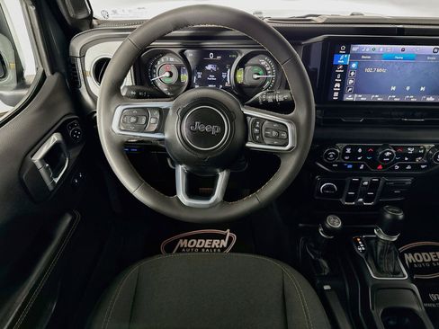 Used 2024 Jeep Wrangler Unlimited Sahara w/ Safety Group AWD/4WD image 23