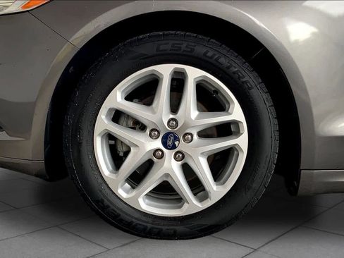 Used 2014 Ford Fusion SE FWD image 10