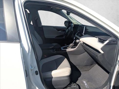 Used 2021 Toyota RAV4 XLE Premium AWD/4WD image 27