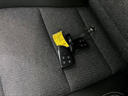 Used 2025 GMC Acadia Elevation image 36