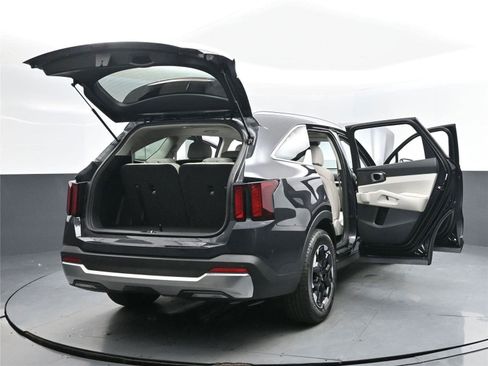 New 2026 Kia Sorento S w/ S Panoramic Sunroof Package image 19
