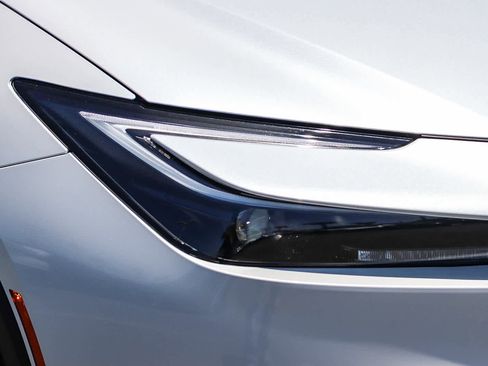 Used 2025 Toyota Prius LE FWD image 4