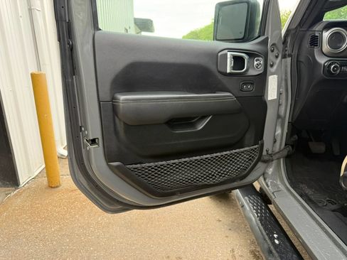 Used 2021 Jeep Wrangler Unlimited Sahara AWD/4WD image 15