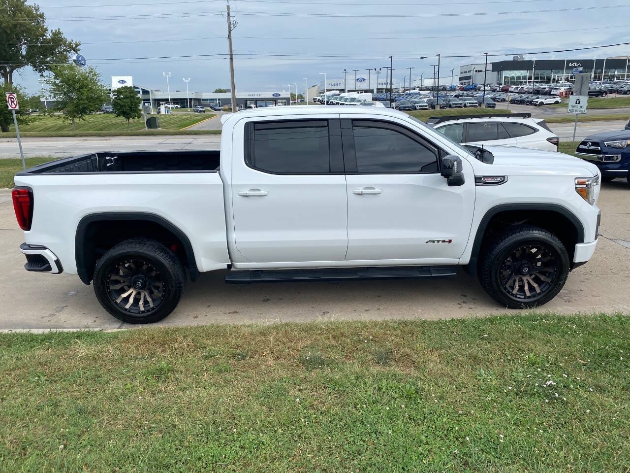 Used 2020 GMC Sierra 1500 AT4 w/ AT4 Premium Package AWD/4WD image 6