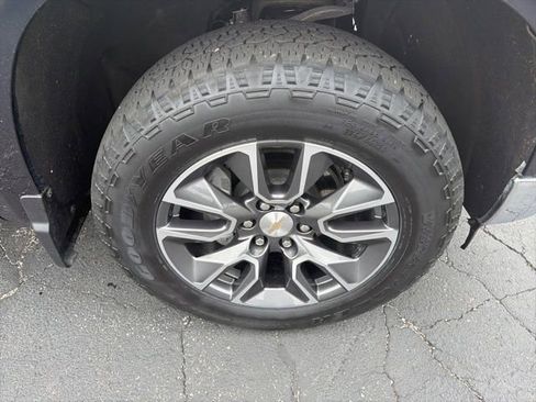 Used 2024 Chevrolet Silverado 1500 LT AWD/4WD image 7