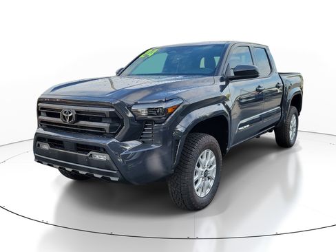 Used 2024 Toyota Tacoma SR5 AWD/4WD image 3