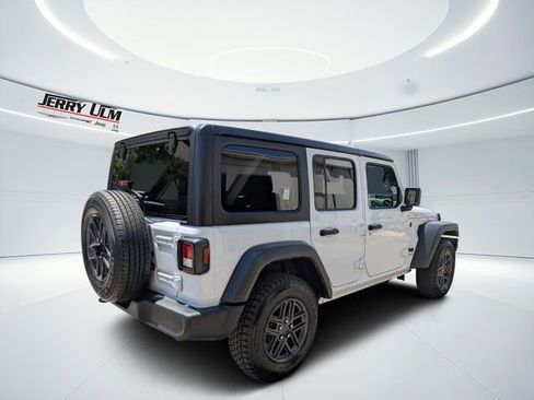 Used 2024 Jeep Wrangler Unlimited Sport AWD/4WD image 3