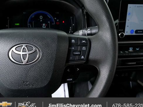 Used 2025 Toyota Camry LE image 10