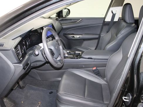 Used 2024 Lexus NX 250 FWD w/ Towing Package (2000 Lbs) image 17