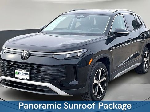 New 2026 Volkswagen Tiguan SE image 2