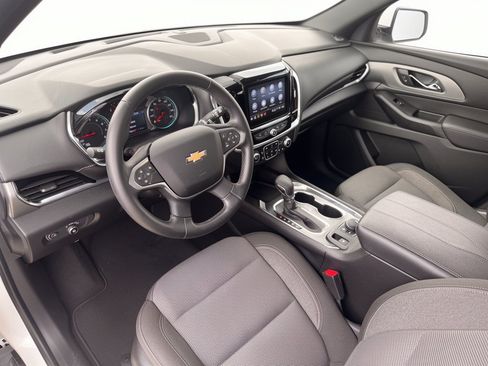 Used 2023 Chevrolet Traverse LT FWD image 4