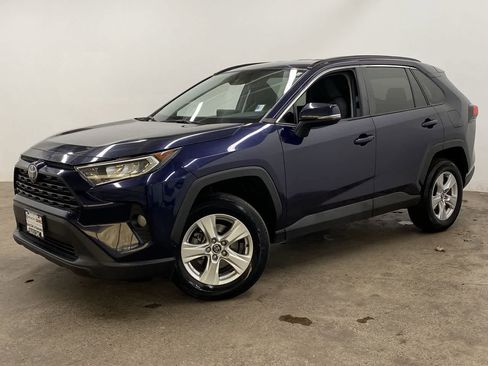 Used 2021 Toyota RAV4 XLE image 1