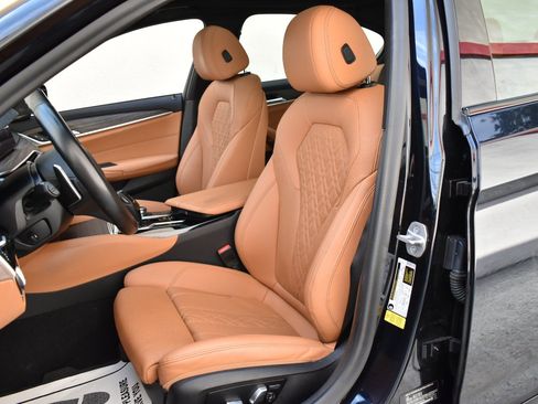 Used 2021 BMW 530i w/ M Sport Package RWD image 15