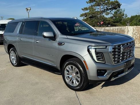 Used 2025 GMC Yukon XL Denali AWD/4WD image 6