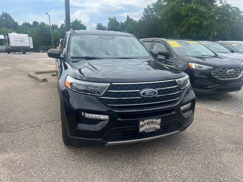 Used 2024 Ford Explorer XLT w/ Equipment Group 202A RWD image 4