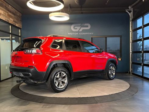 Used 2019 Jeep Cherokee Trailhawk w/ Comfort/Convenience Group AWD/4WD image 3