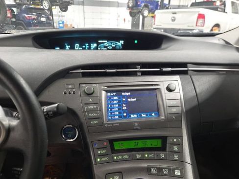 Used 2015 Toyota Prius Five FWD image 15